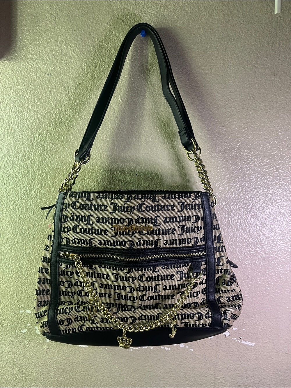 2020 One of a kind Juicy Couture Black Logo Chain Shoulder Bag - Black/Tan